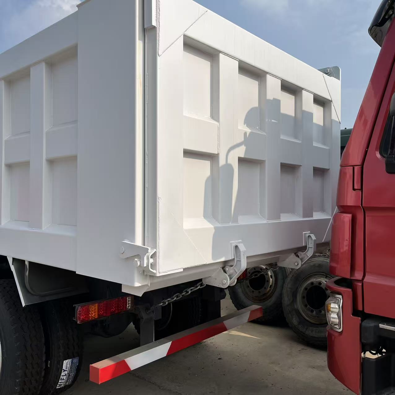 HOWO 8x4 Dump Truck 4