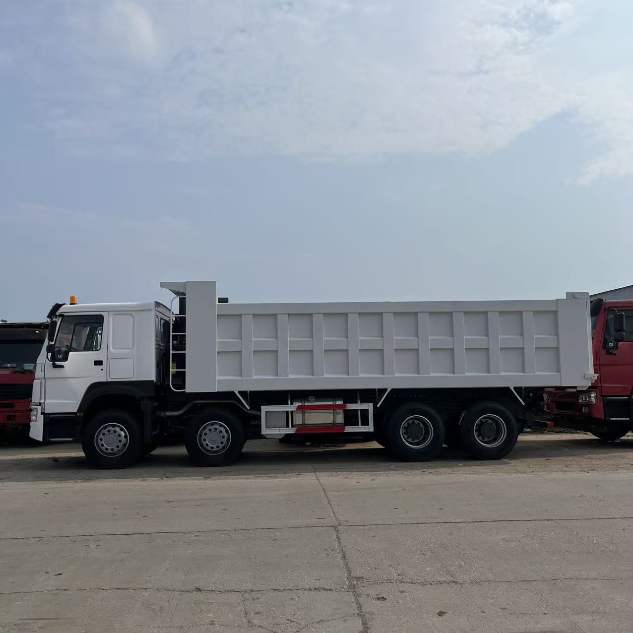 HOWO 8x4 Dump Truck 5