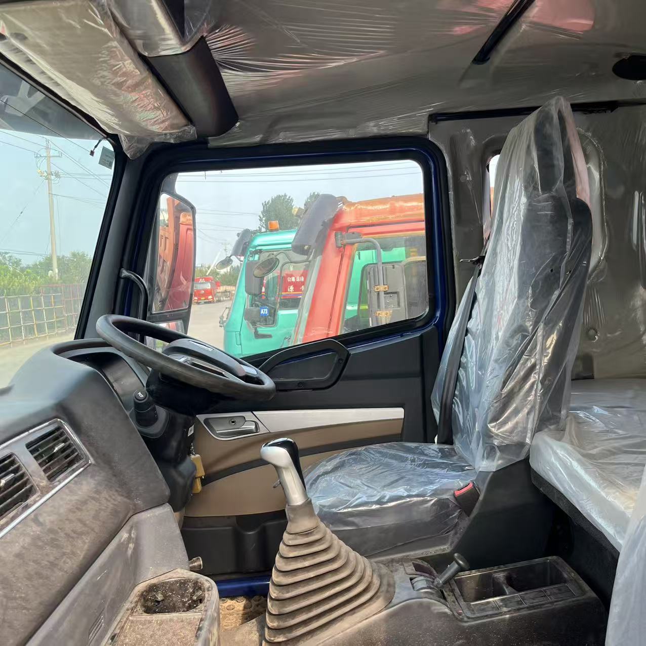 HOWO NX 8x4 Dump Truck 2