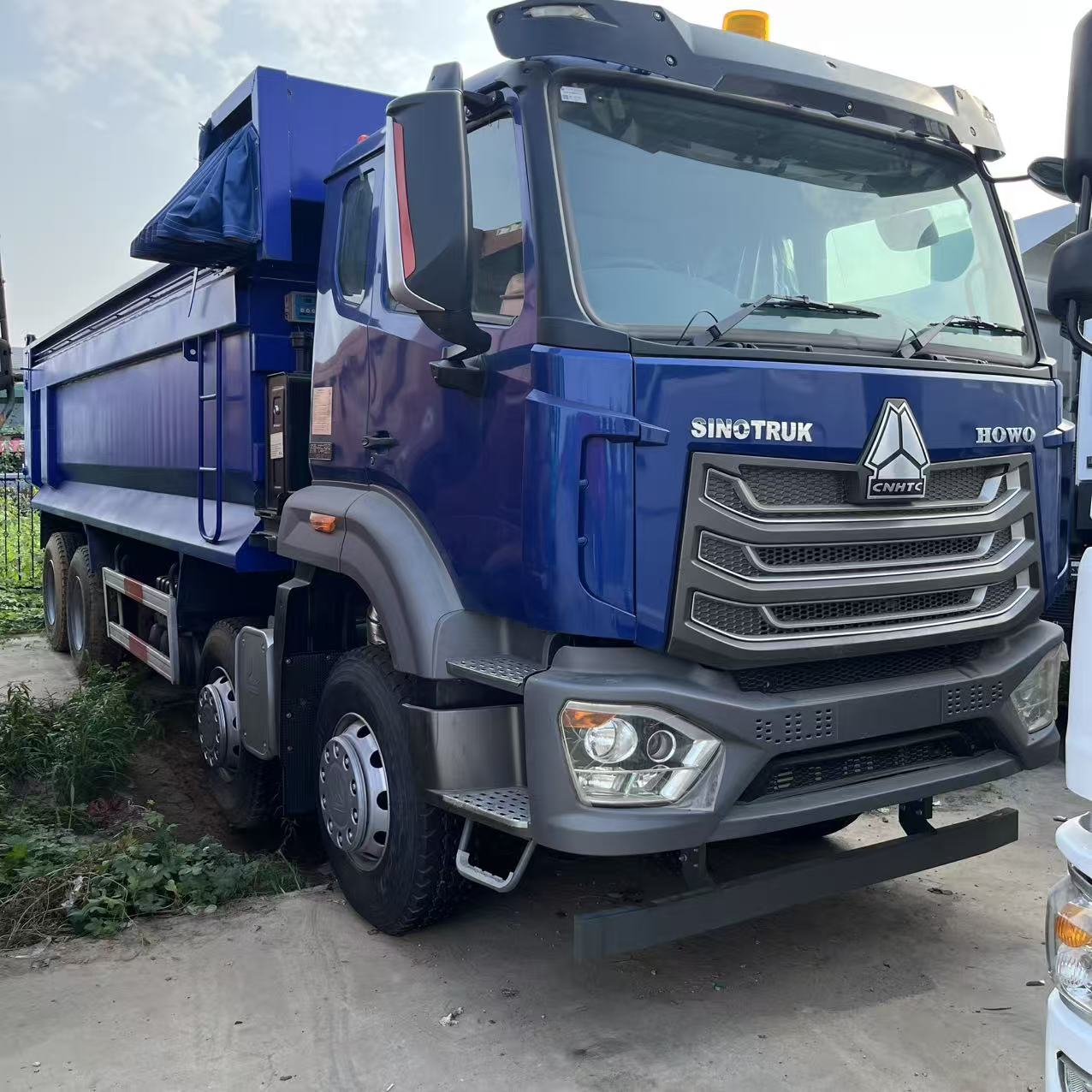 HOWO NX 8x4 Dump Truck 3