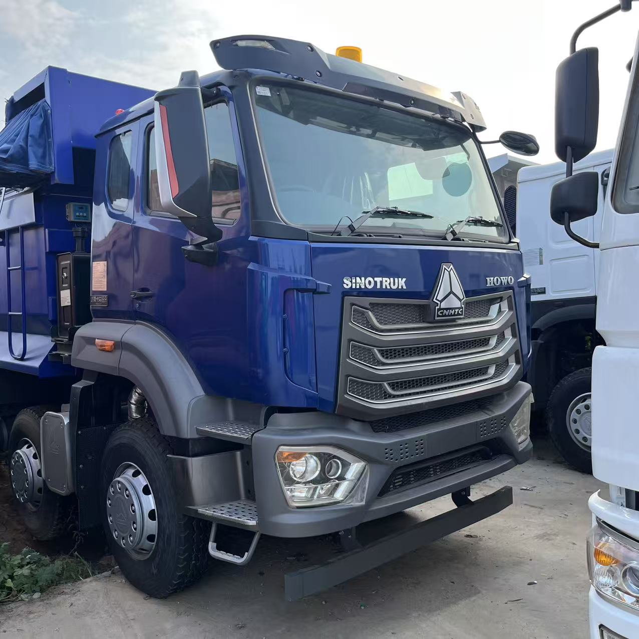 HOWO NX 8x4 Dump Truck 6