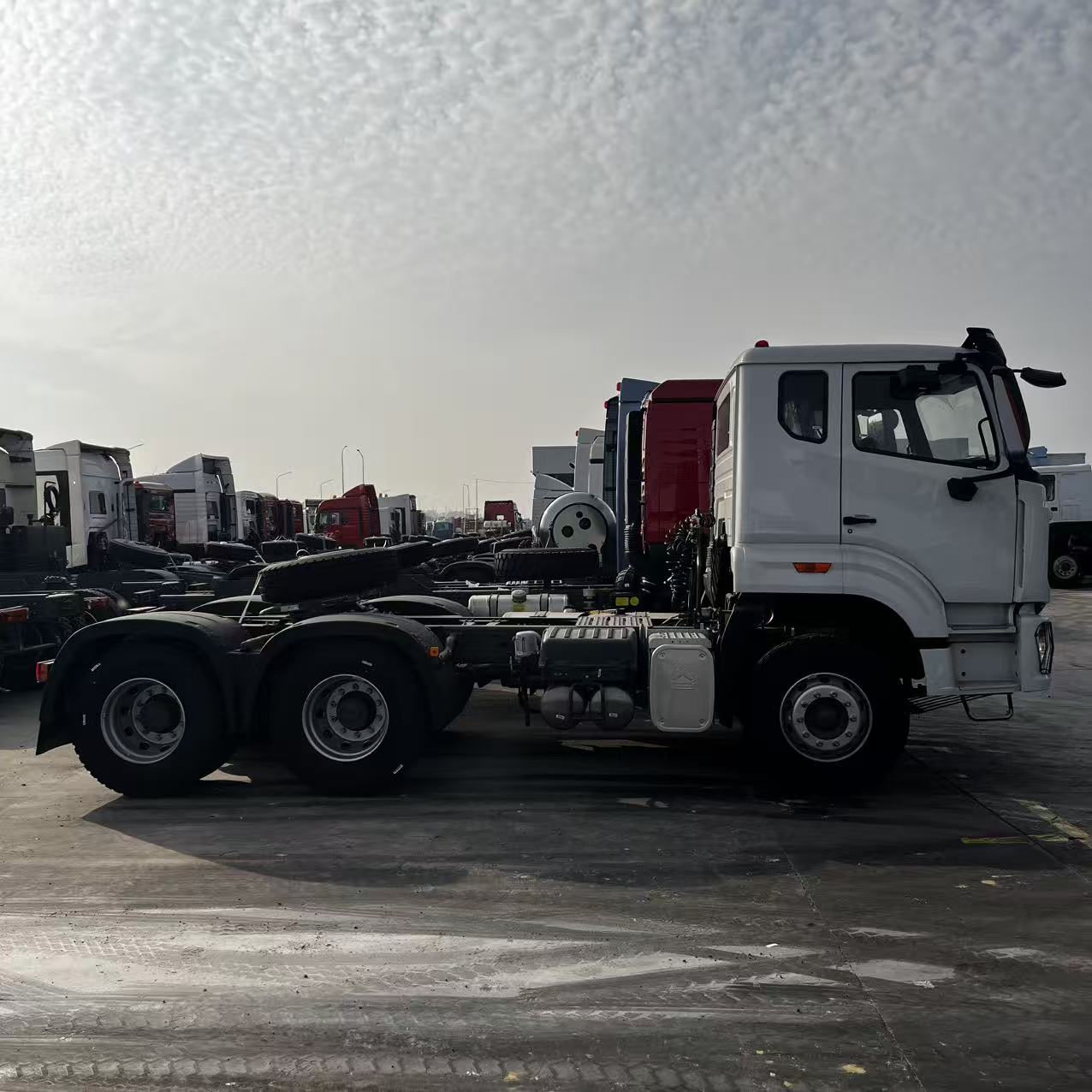 HOWO NX 6x4 Tractor Truck 3