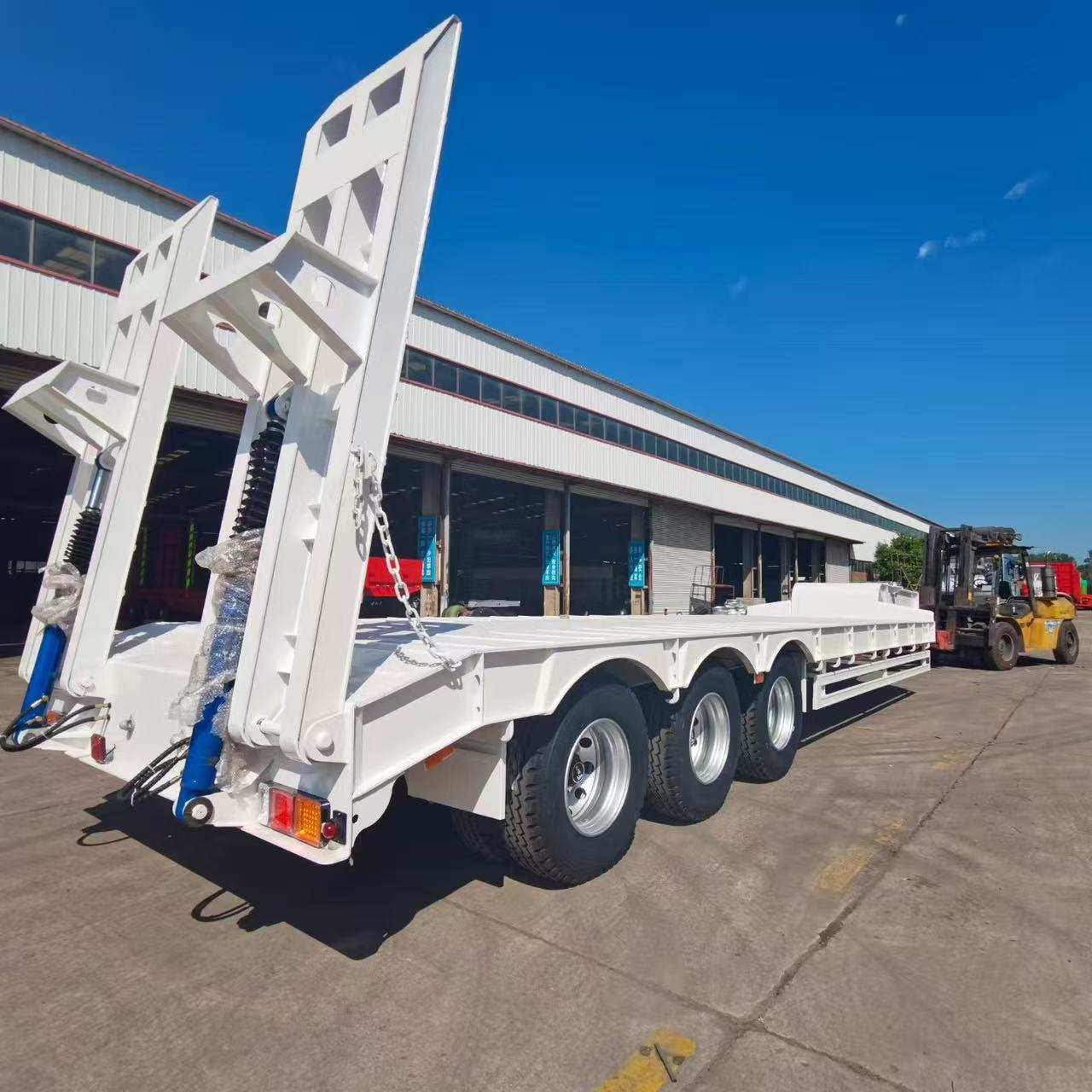 Lowbed Semi-Trailer (Excavator Transport) 4