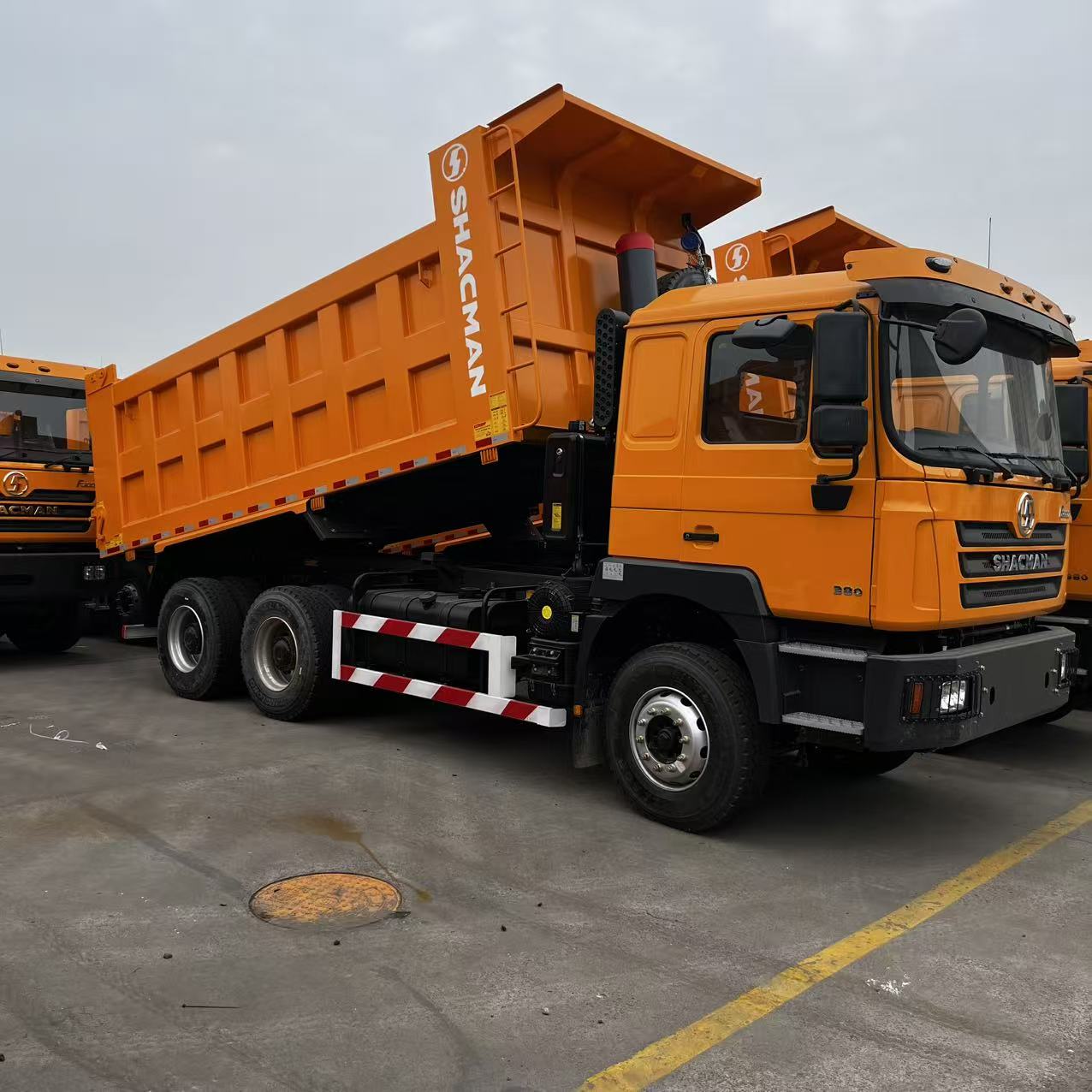 SHACMAN F3000 6x4 Dump Truck 2