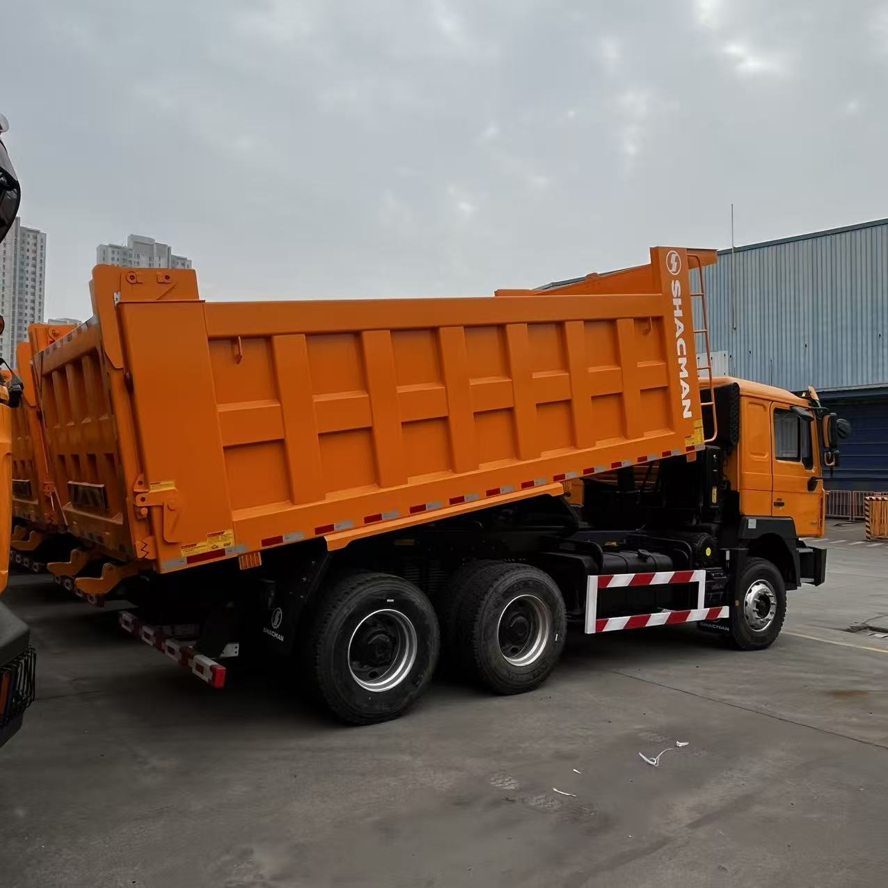 SHACMAN F3000 6x4 Dump Truck 3