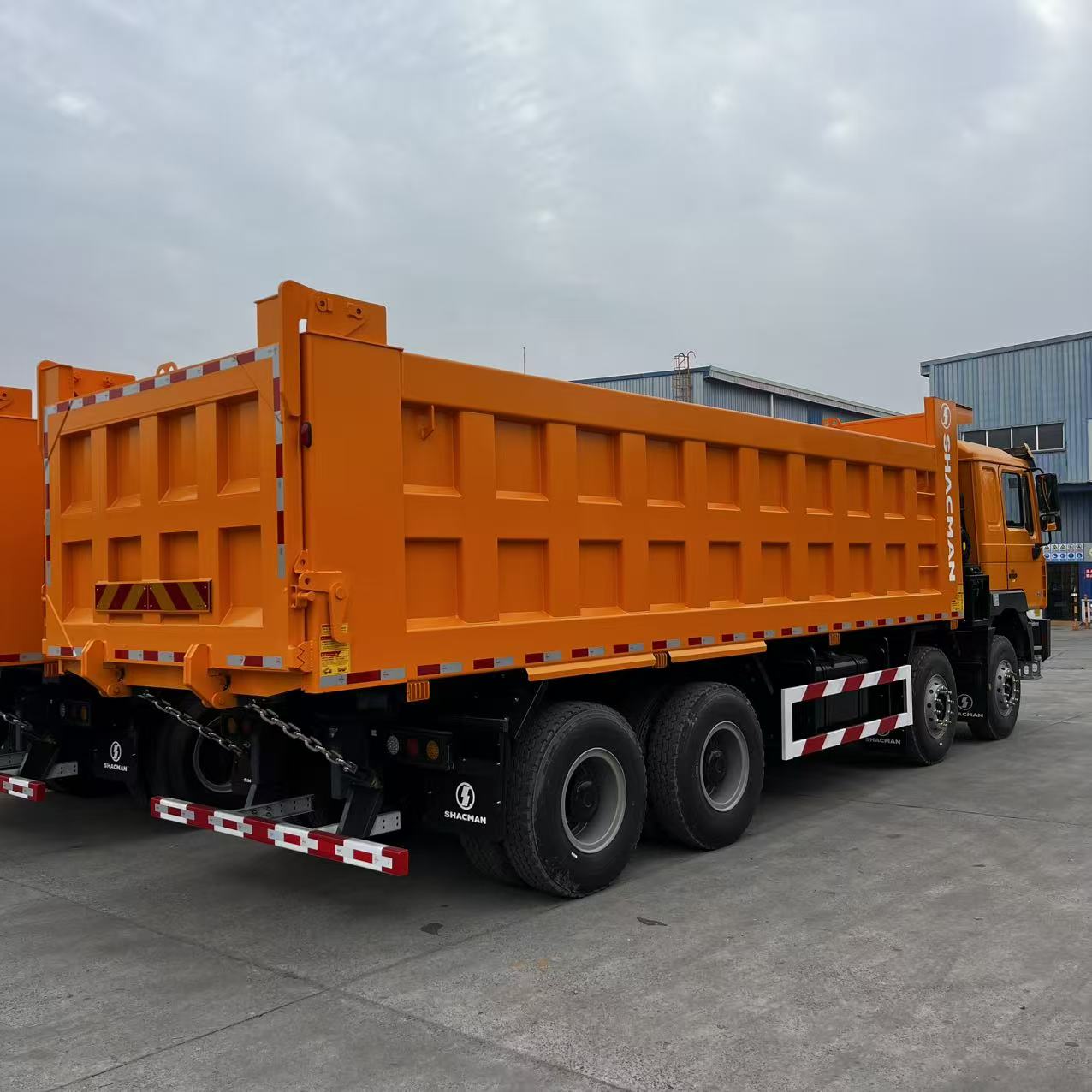 SHACMAN F3000 8x4 Dump Truck 3