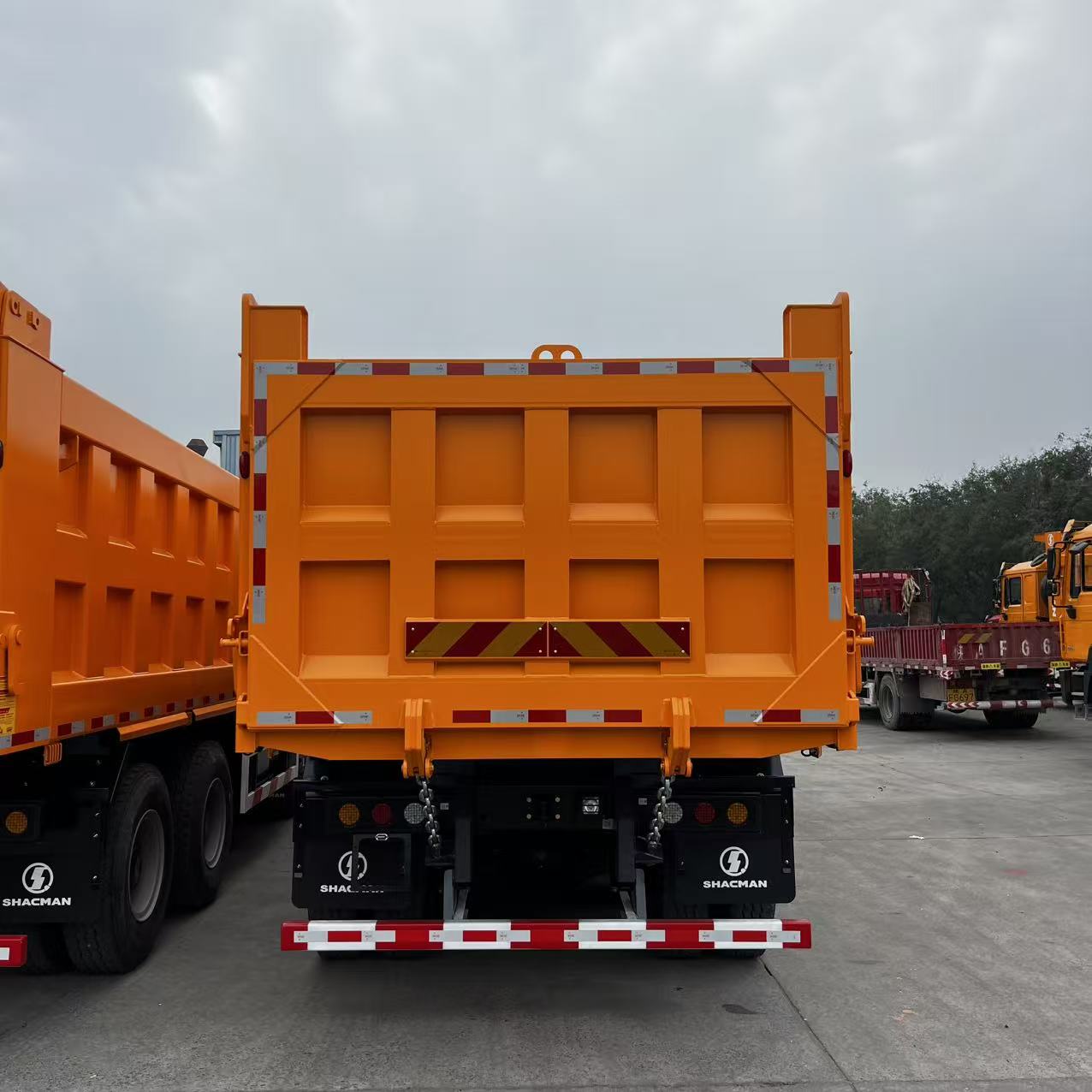 SHACMAN F3000 8x4 Dump Truck 5