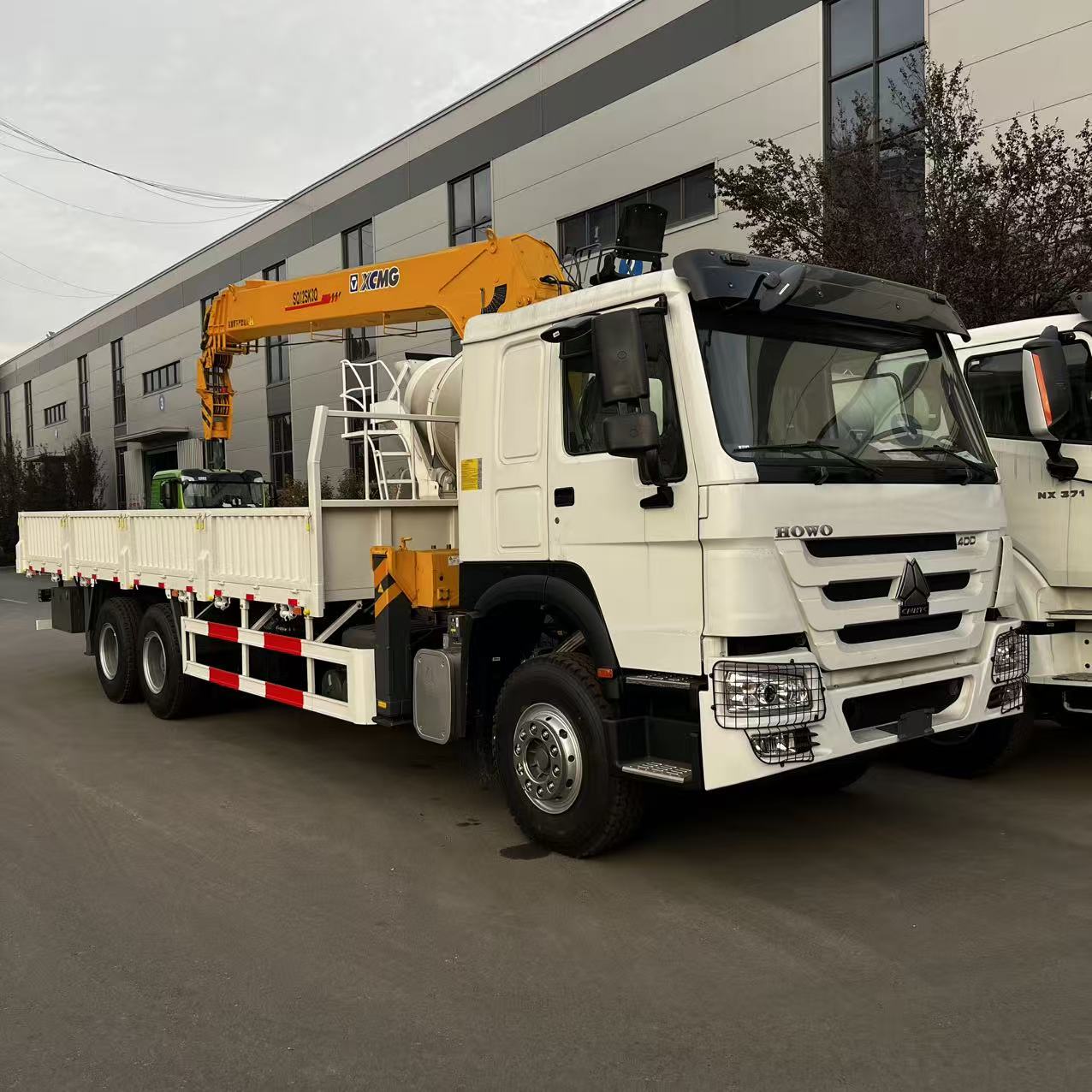 Special Purpose Trucks (Mixer / Crane) 2