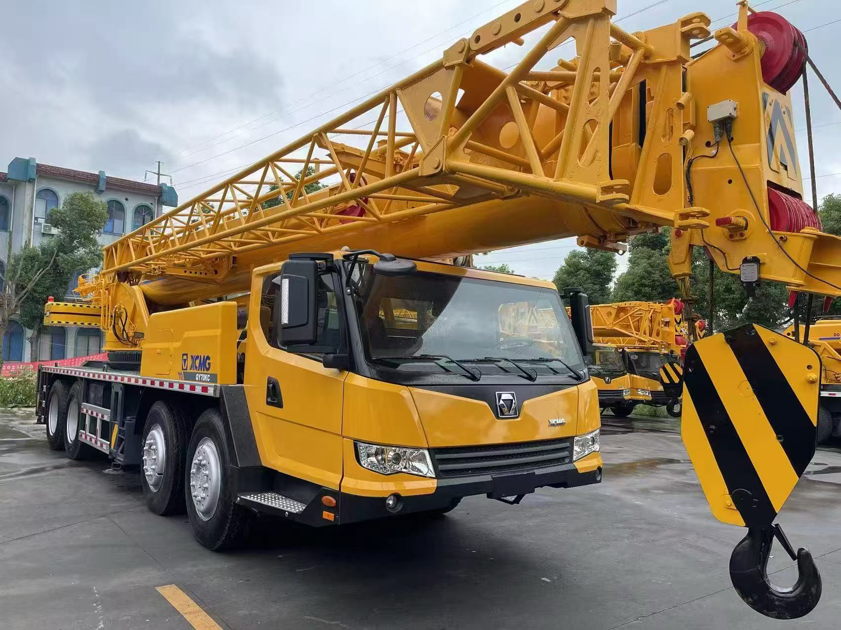 Truck Crane (XCMG) 4