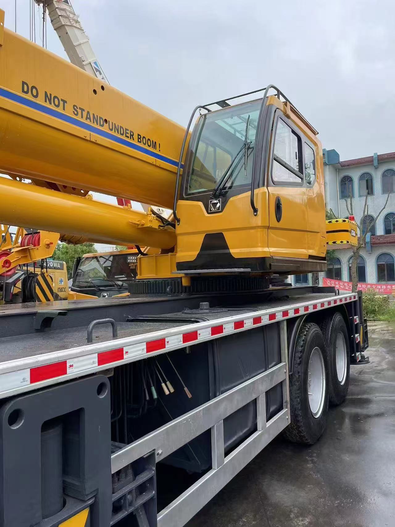Truck Crane (XCMG) 6