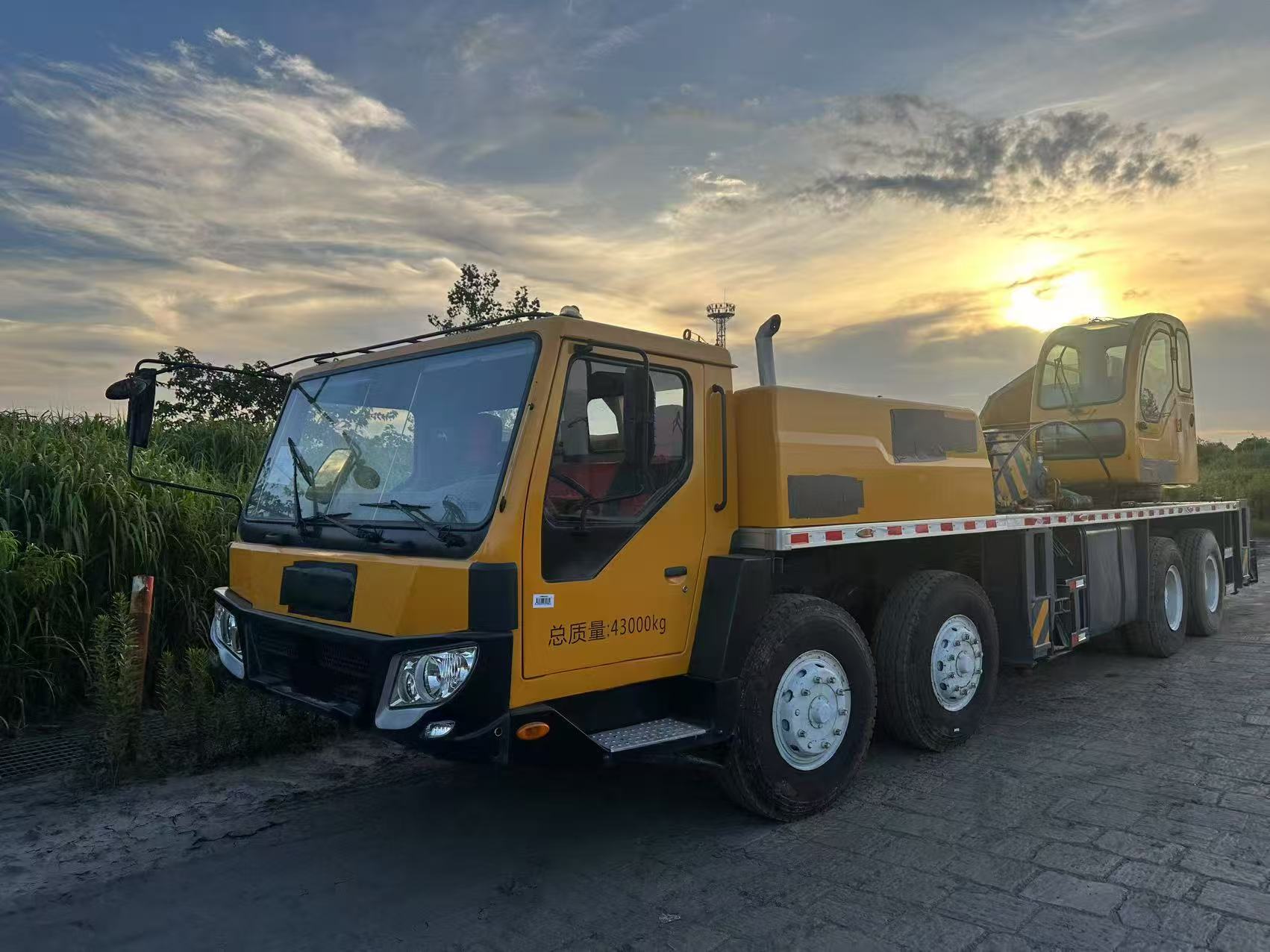 Truck Crane (XCMG) 7
